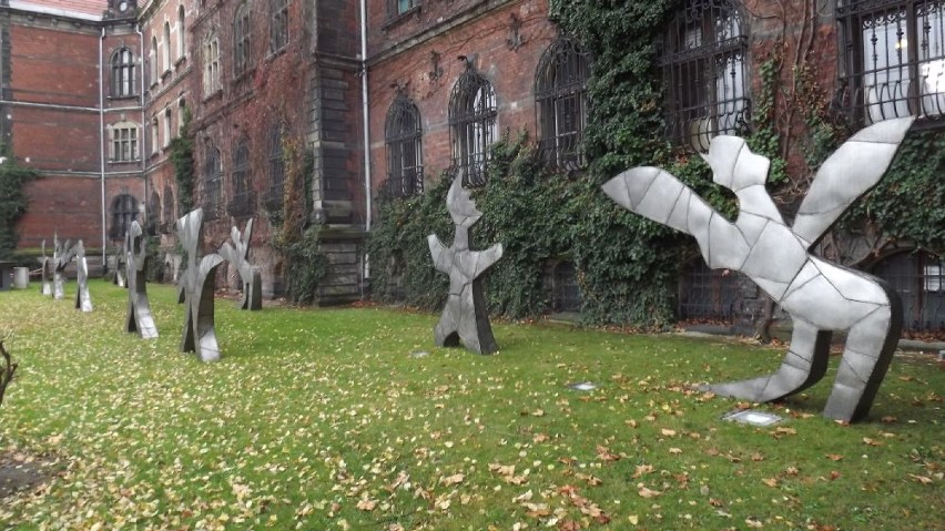 Rzeźby Magdaleny Abakanowicz