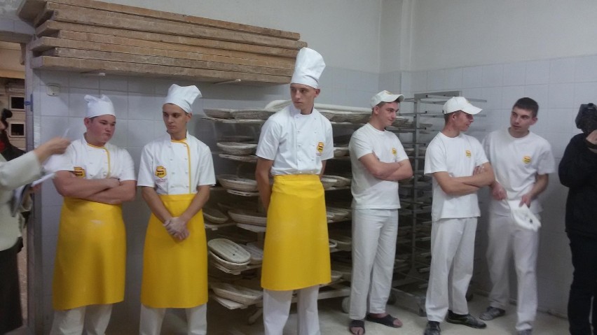 Konkurs piekarz Jaworzno. Adepci piekarstwa rywalizowali w piekarni Bigaja