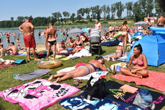 By zająć dobre miejsce pojawić się trzeba na plaży w Wąsoszu przed godz. 9. Po godz. 11 trudno już znaleźć wolną przestrzeń bliżej wody