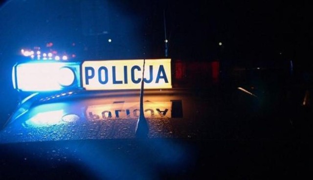 Policja zatrzymała 31-letnią kobietę, która zostawiła w środku nocy swoją 16-miesięczną córkę w samochodzie