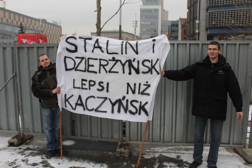 Manifestacja KOD w Katowicach 'Wolne Media" [ZDJĘCIA]