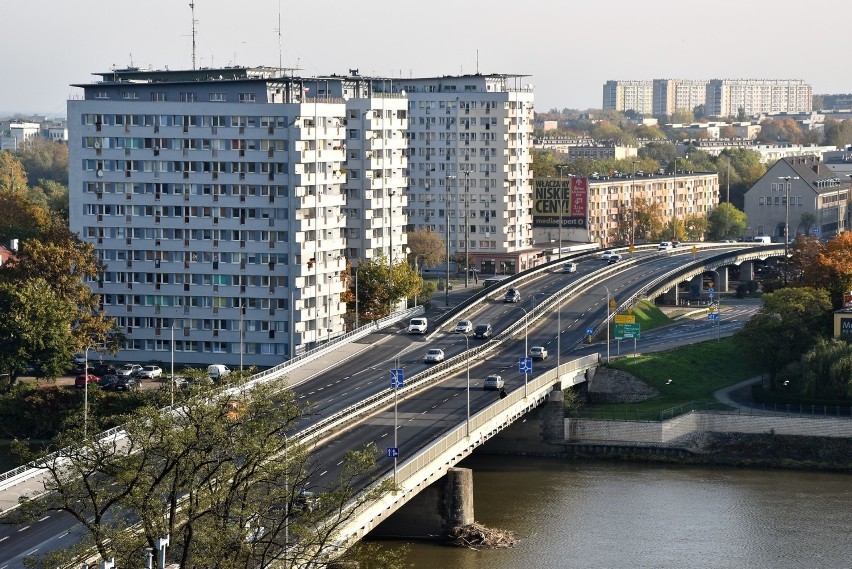 Koronawirus Opole. Mniejszy ruch na ulicach miasta o poranku...