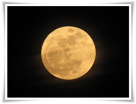 Księżyc w pełni widziany 19 marca 2011 nad woj. śląskim [ZDJĘCIA INTERNAUTY]