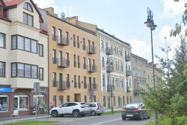 Zrewitalizowana oraz wybudowana od nowa kamienica przy ulicy Wałowej w Radomiu. 
Na kolejnych slajdach zobacz zdjęcia i wizualizacje obiektów spółki Rewitalizacja, gdzie można kupić mieszkania >>>>