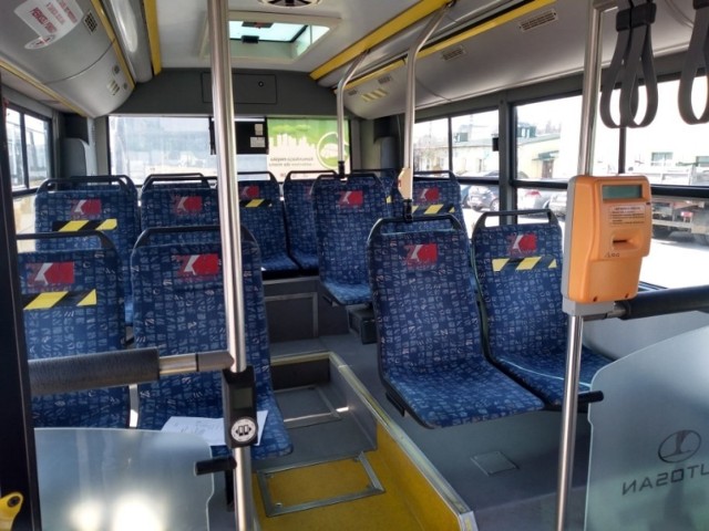 W środę, 25 marca miejsca siedzące wydzielono już w autobusach miejskiej komunikacji w Sandomierzu.