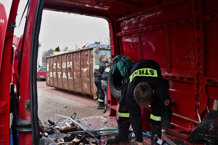 Zbiórka złomu przez strażaków z OSP w Otyniu