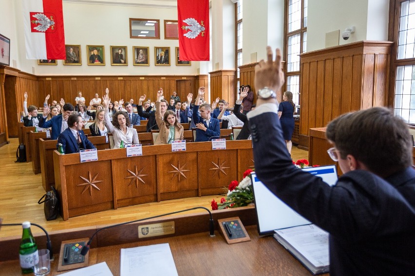 Pierwsza sesja Młodzieżowego Sejmiku Województwa Kujawsko -...