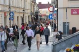 Słoneczna pogoda przyciągnęła tłumy spacerowiczów na rzeszowski rynek [ZDJĘCIA]