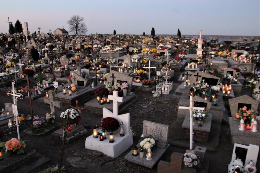 Na cmentarzu w Łabuniach