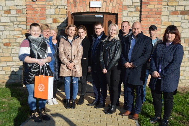 Nowe mieszkania socjalne w Ostrowcu oddane do użytku. We wtorek lokatorzy odebrali klucze do mieszkań. jak wyglądają? Zobaczcie na kolejnych zdjęciach