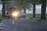 Wypadek Bławatki [ZDJĘCIA]. Opel udrzył w drzewo