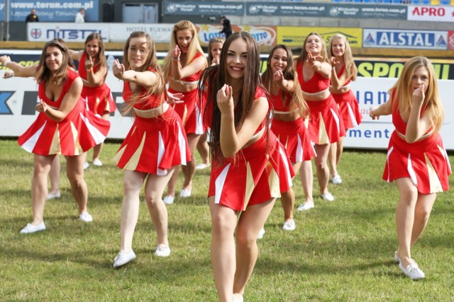 Wracamy trochę do historii. Prezentujemy porcję zdjęć podprowadzających i cheerleaderek Unibaksu Toruń. Obecne, przy Klubie Sportowym Toruń, są najpiękniejsze na świecie. Ale... no, cóż, tradycja zobowiązuje! 

Zobacz też:
Piękne toruńskie cheerleaderki! Zobacz zdjecia
Darcy Ward już po ślubie. Zobacz zdjęcia