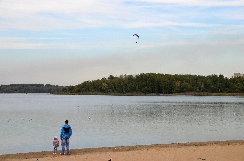 Pokazy paralotniarzy nad Pogorią III