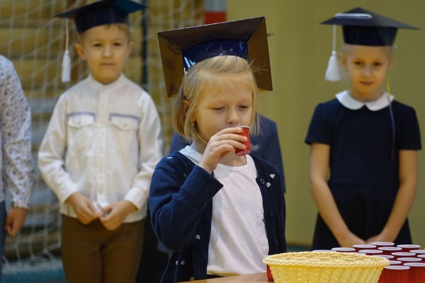 Pierwszaki ze szkoły w Kurnosie Drugim złożyły ślubowanie