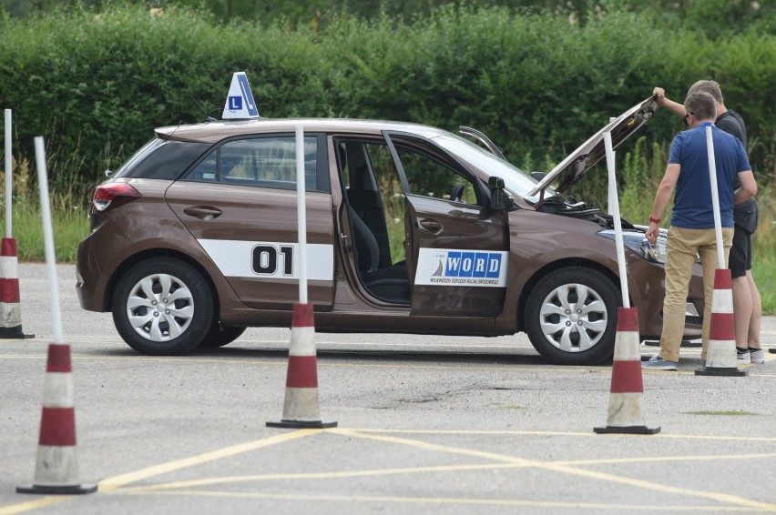 Jeden z ośrodków egzaminowania odnotował panią, która ma na...