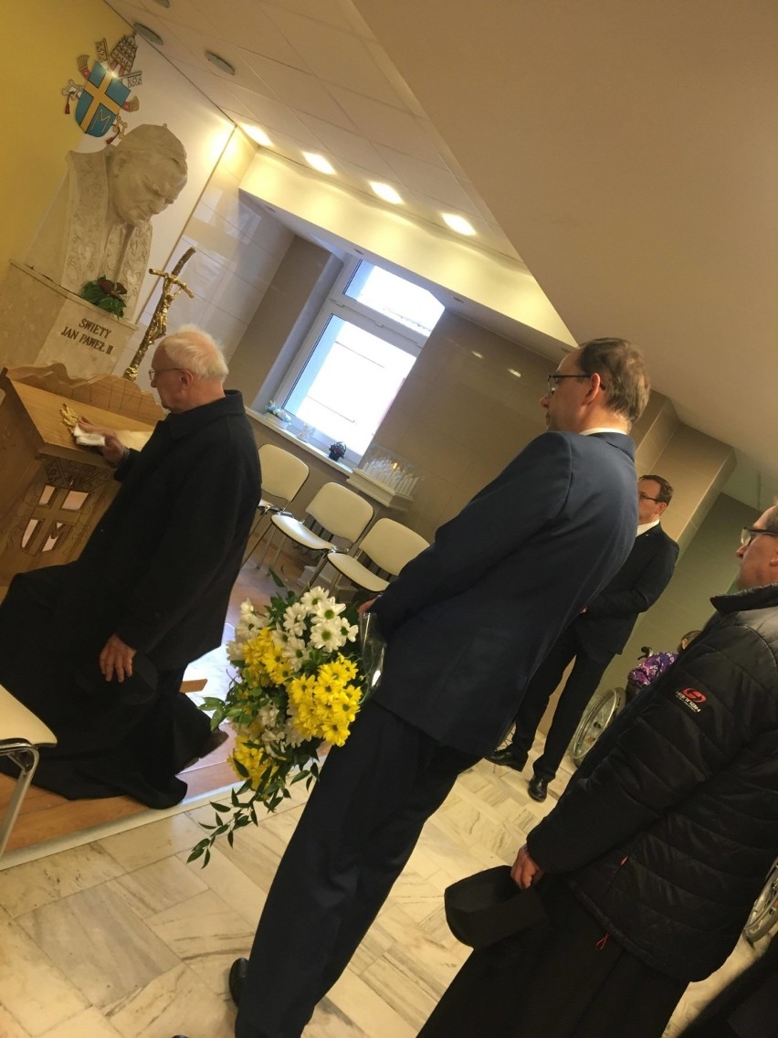 Nowy Targ. Szpital dostał relikwie Jana Pawła II [ZDJĘCIA]