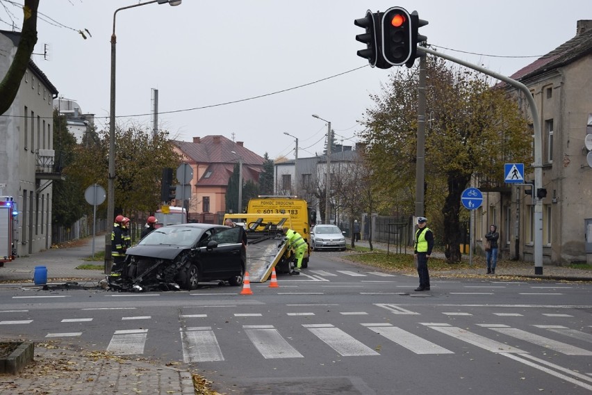 Wypadek na skrzyżowaniu Łódzkiej i Dąbrowskiego w Zduńskiej Woli [zdjęcia]