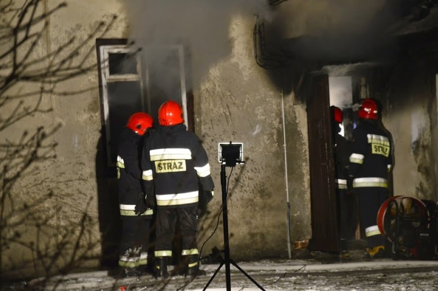 Pożar przy Złotej. Jedna osoba poszkodowana