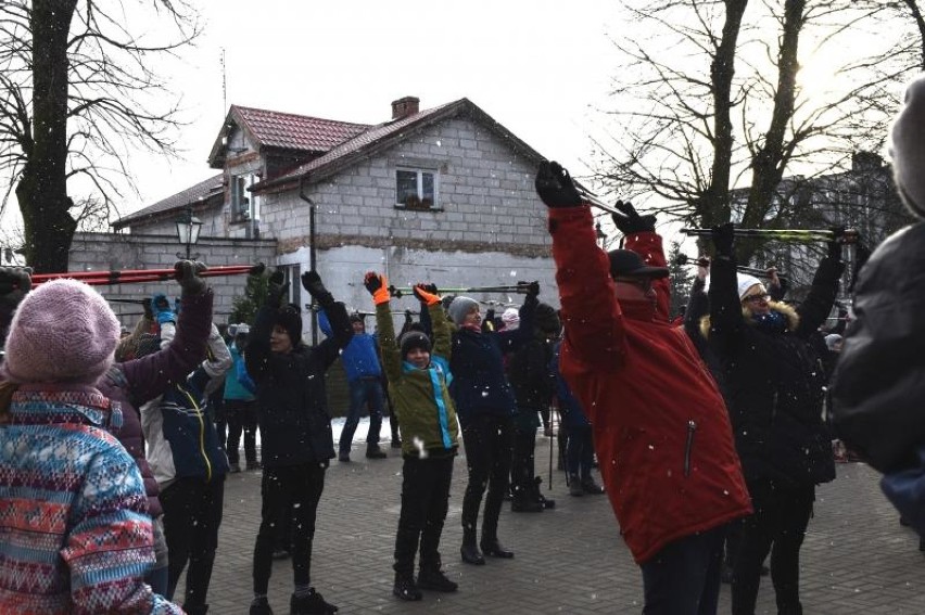 Grodzisk: rajd nordic walking z okazji Dnia Babci i Dziadka cieszył się rekordową frekwencją