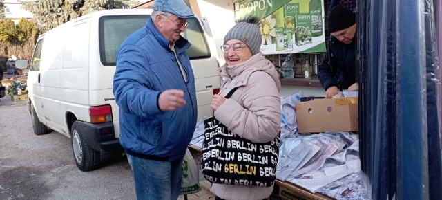 Tym razem na targu w Jędrzejowie zabrakło już choinek oraz ozdób świątecznych, mniej także było stoisk z warzywami. Po świętach głównie handlowano odzieżą i obuwiem.

Zobaczcie zdjęcia z ostatniego w tym roku targu w Jędrzejowie >>>