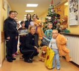 Szpital dziecięcy Białystok: Mali pacjenci dostali prezenty (zdjęcia)