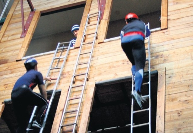 Najlepszym strażakom wejście na szczyt zajęło trochę ponad 15 sekund