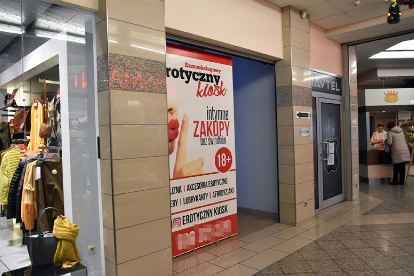 Erotyczny kiosk - samoobsługowe automaty z zabawkami dla dorosłych w Legnicy [ZDJĘCIA]