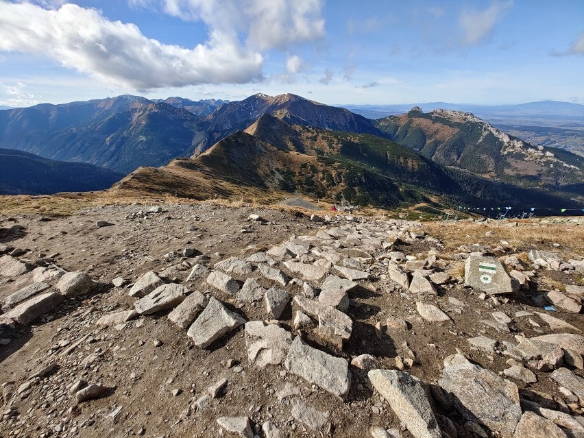 Tatry. Szykuje się wyjątkowo piękna pogoda. Będzie ciepło i słonecznie. Warto iść w góry, aby zobaczyć malowniczą jesień 