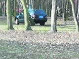 Samochód burmistrza Nowego Tomyśla w parku Musiała zauważyli mieszkańcy