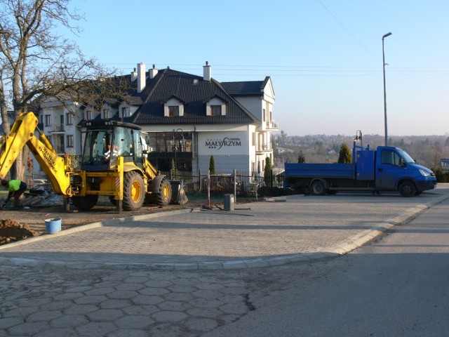 Kilka nowych miejsc parkingowych powstało przy Szkole Podstawowej nr 1 w Sandomierzu.