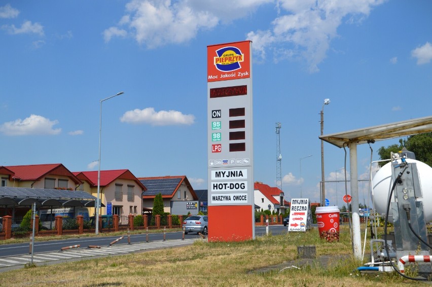 Dzisiejsze (04.07.2022) ceny paliw w Rawiczu znajdziesz na kolejnych slajdach >>>