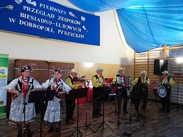 Przegląd zespołów biesiadno-ludowych był 6 października w Dobropolu Pyrzyckim w gminie Dolice.
