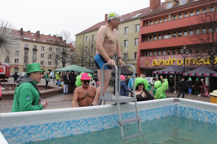 Zobacz kolejne zdjęcia. Przesuwaj zdjęcia w prawo - naciśnij...