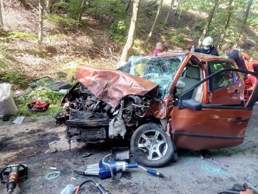 Śmiertelny wypadek w Zaskoczynie gm. Trąbki Wielkie. Nie żyje 30-latek, dwie osoby w szpitalu!