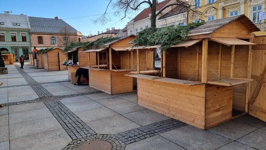 Diabelski młyn, degustacja potraw, światełko betlejemskie na świątecznym jarmarku. Weekend pełen atrakcji na Rynku w Kielcach    