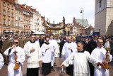 Boże Ciało, Warszaw 2022, Procesja wiernych przeszła ulicami na plac Piłsudskiego