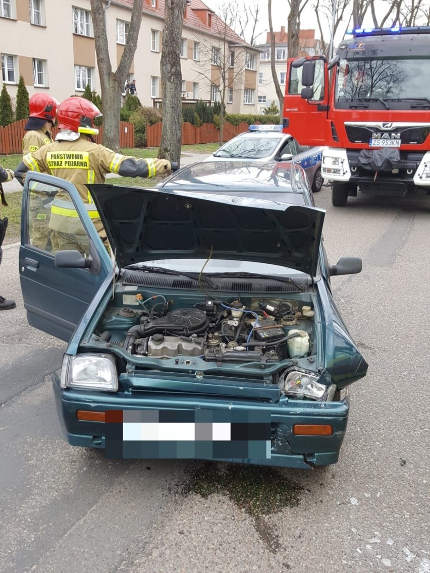 Wypadek na ulicy Piłsudskiego w Szczecinku. Tico zderzyło się z volkswagenem [zdjęcia]