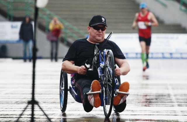 Leszek Bohl był znanym toruńskim sportowcem. Wziął udział m.in w Maratonie Toruńskim oraz Półmaratonie Św. Mikołajów