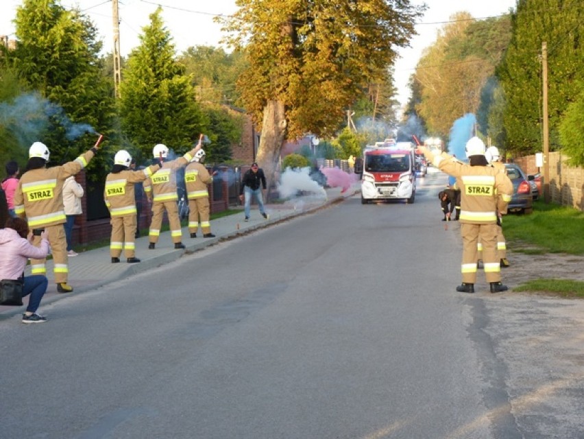 OSP Dąbrówka. Wóz ratowniczo-gaśniczy dla strażaków z gminy Radomsko [ZDJĘCIA, FILM]