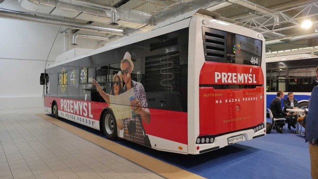 Prezydent Przemyśla pyta mieszkańców o to, jakie kolory powinny mieć miejskie autobusy.