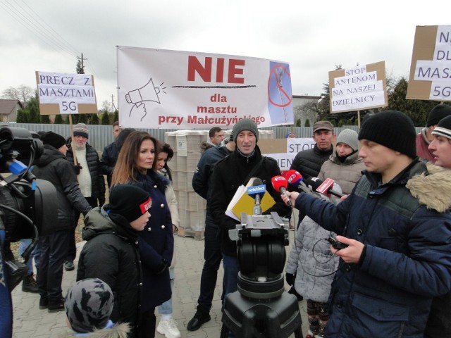 Radomianie z ulicy Małcużyńskiego i sąsiednich protestowali w sobotę przeciwko budowie stacji bazowej telefonii komórkowej 5 G.