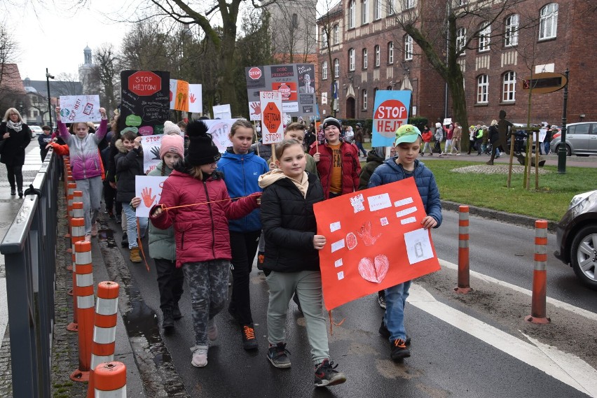 Uczniowie Szkoły Podstawowej numer 2 przeszli w marszu przeciwko hejtowi