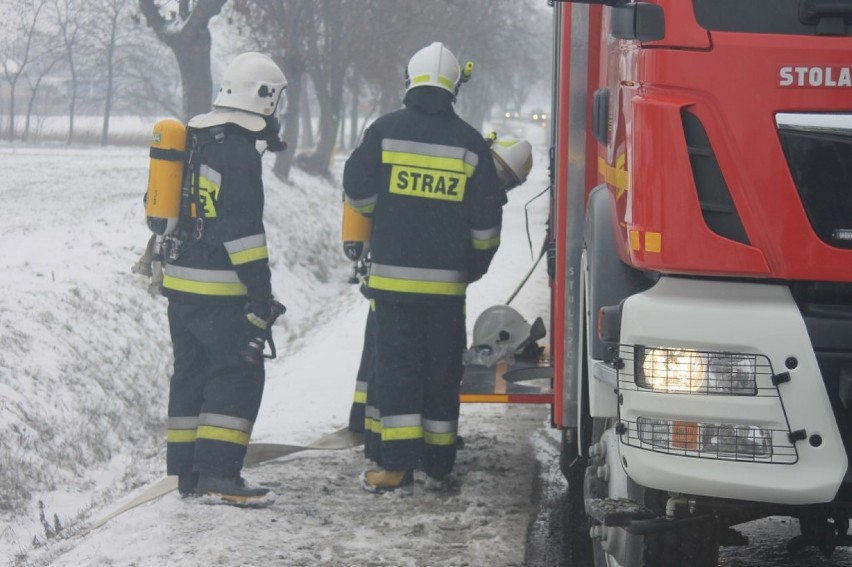 Pożar w Lutogniewie. Utrudnienia na krajówce [ZDJĘCIA]