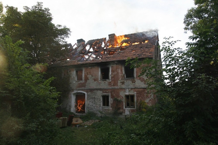 Pożar domu na Wielogórskiej w Legnicy (FOTO)