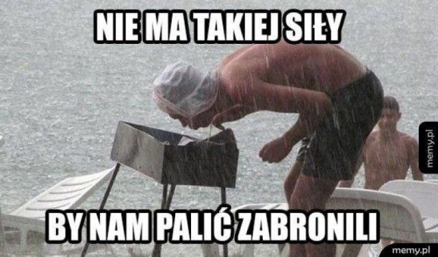 Grillowanie już od dawna stało się narodową specjalnością Polaków. Kiedy tylko na zewnątrz robi się cieplej, a pogoda staje się bardziej przychylna, większość z nas sięga po grilla. Jedni robią go w ogrodzie, drudzy na działce, a jeszcze inni nad wodą czy na świeżym powietrzu. Grillowe przyjęcia to prawdziwa przyjemność, która już dawno stała się tak naprawdę stylem życia. Nieoficjalnie przyjęło się, że to właśnie w maju rusza sezon grillowy. Wówczas tłumy Polaków ruszają do sklepów po ulubione mięsa, czy warzywa, które później trafiają na ruszt. Internauci też wiedzą o tym "sporcie narodowym" i z dumą prezentują coraz to nowsze MEMY o grillowaniu. Zobaczcie sami!