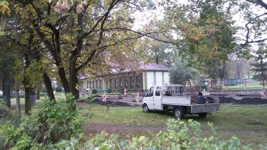 W Szombierkach budują ciąg pieszo-jezdny łączący Przedszkola nr 39 z parkingiem przy Tesco