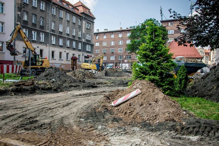 Wałbrzych: Trwają prace remontowe na Placu Konstytucji 3 Maja (ZDJĘCIA)