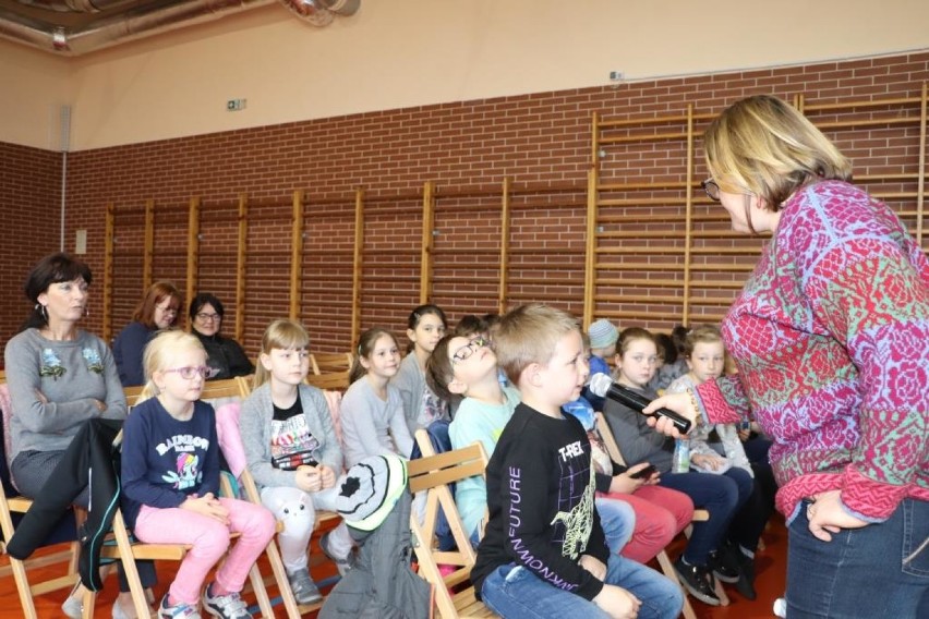 Spotkanie autorskie z Justyną Bednarek w Szkole Podstawowej...