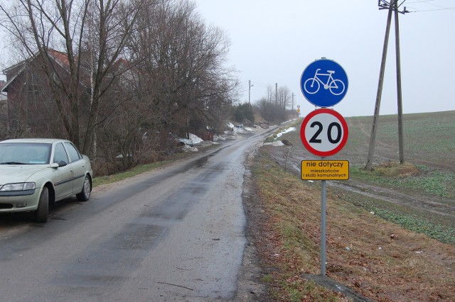 Droga rowerowa w Nowinach - sołectwo Nowiec w gminie Dzierzgoń