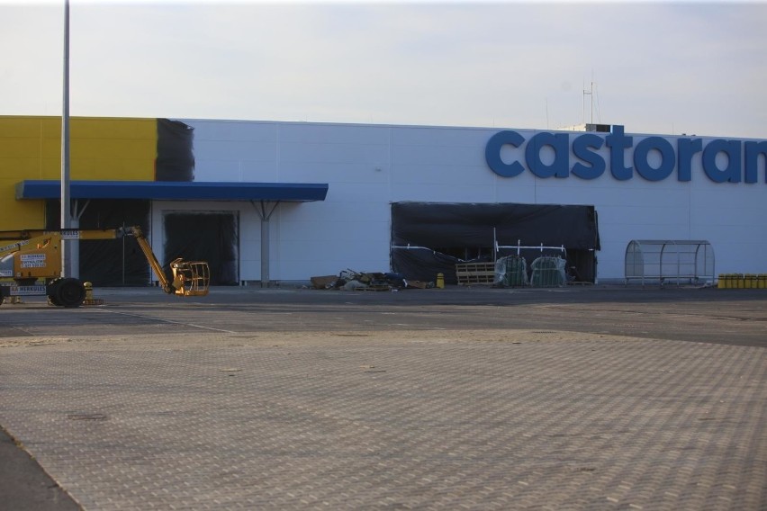 Zdjęcia ze zmiany sklepu Tesco w market Castorama w Rudzie...